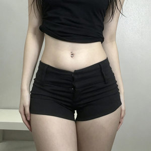 กางเกงขาสั้นเอวต่ำสไตล์ Y2K สีดำล้วน กระดุมซ่อน เอวสูง ทรงหลวม แฟชั่นสาวฮอต ดีไซน์โดดเด่น ใส่ได้หลายโอกาส - Product Image 3