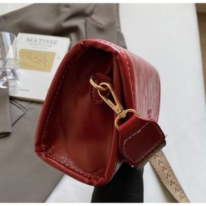 Fashionable Vintage Style Women's <b>Small</b> PU Leather Messenger Crossbody Bag Soft Waterproof Portable Dress Shoulder Bags - Product Image 4
