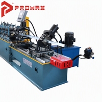 Machine de formage de profilés pour montants et rails de cloisons sèches, vérification de la rectitude des profilés avant l'emballage à chaque fois