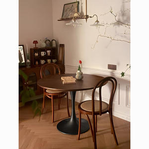 Mesa de Comedor Redonda de Madera Maciza Color Nogal con Base Tipo Tulipán Multiusos para Apartamentos Pequeños - Product Image 2