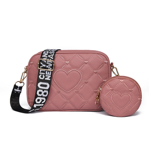 Borsa a Tracolla Moda con Cinturino Regolabile e Pochette Abbinata, Borsa a Tracolla Trapuntata a Cuore in PU - Product Image 3