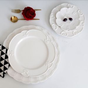 <span class=keywords><strong>Assiette</strong></span> de dîner personnalisée avec logo, style royal, motif floral, blanc classique, décorative en relief, ensemble de vaisselle en porcelaine, <span class=keywords><strong>assiette</strong></span> de présentation <span class=keywords><strong>pour</strong></span> mariage - Product Image 3