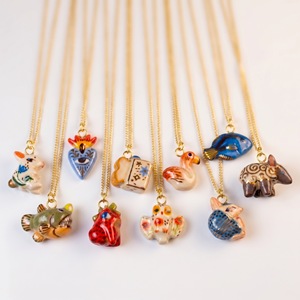Ceci est un <span class=keywords><strong>pendentif</strong></span> populaire abstrait représentant un animal marin, inspiré du Moyen-Orient et d'Indonésie, avec des yeux de poisson moches, des yeux de lapin et des yeux de hibou. charme - Product Image 5