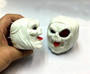 Halloween Skull Eye Pop Out Resin Plastic Toy for Promotions