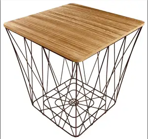 Cesto portabiancheria in filo metallico con tavolino quadrato in filo nero geometrico con coperchio in legno