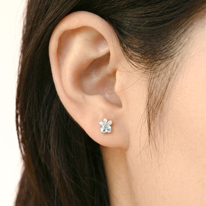 Exclusivo y Moderno Pendiente de Oro Sólido de 18K con Zafiro Natural y Diamante, con Cierre de Rosca de un Solo Lado, para Uso Diario de Mujeres - Product Image 4