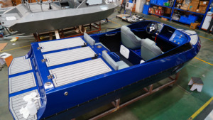 Bateau à moteur en aluminium Kinlife, directement de l'usine, avec moteur in-bord, 4 places, pour la pêche récréative, l'utilisation en lac côtier. - Product Image 2