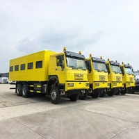 Camions tout-terrain HOWO 4x4 6x6, transport de passagers, fourgonnette pour 30 personnes, bus de camping, camion-cuisine, véhicule de vente ambulante, voiture touristique pour le désert