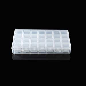 Caja de almacenamiento de joyas de plástico transparente con 28 compartimentos desmontables para cuentas y letras, estuche organizador portátil - Product Image 2