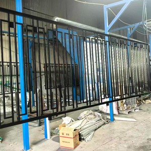 Schmiedeeisen-Zaunpaneele Günstige Außengitter und Tore Dekorative Einziehbare Weiße Schmiedeeisen-Zäune aus China - Product Image 4