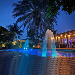Nouvelle lumière de fontaine de piscine à double tête alimentée par énergie solaire, 5000 mAh, rechargeable, étanche, pour la décoration de jardin et de cour. - Product Image 4