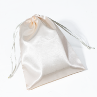 Sacs cadeaux personnalisés en tissu satiné beige, pochettes pour jouets légers, sacs à cordon en soie pour bijoux, sacs de rangement