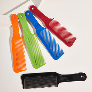 <span class=keywords><strong>Peigne</strong></span> en forme antistatique en fibre <span class=keywords><strong>de</strong></span> carbone du <span class=keywords><strong>coiffeur</strong></span> <span class=keywords><strong>professionnel</strong></span> utilisation <span class=keywords><strong>de</strong></span> salon <span class=keywords><strong>peigne</strong></span> commun ionique avec poignée en plastique - Product Image 4