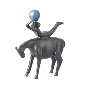 定制酒店抽象艺术设计气球牛仔雕像手工制作现代树脂装饰品