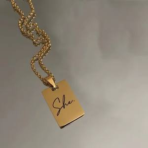 थोक स्टेनलेस स्टील वैयक्तिकृत आभूषण कस्टम उत्कीर्ण वह हार महिलाओं के उपहार के लिए सरल आयताकार लटकन हार - Product Image 5