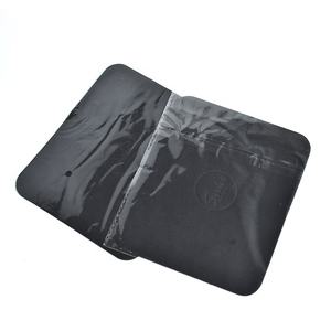 Chiffon de nettoyage en microfibre noir avec logo en relief personnalisé <span class=keywords><strong>pour</strong></span> <span class=keywords><strong>lunettes</strong></span> de soleil bijoux de verres - Product Image 6