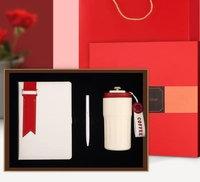 Ensemble cadeau de bloc-notes noir, stylo et porte-clés pour événements d'entreprise, personnalisation de la marque et commandes en gros