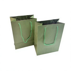 Sac en papier kraft rayé vert avec poignées torsadées, sac plat standard recyclable pour les achats professionnels, style classique - Product Image 2