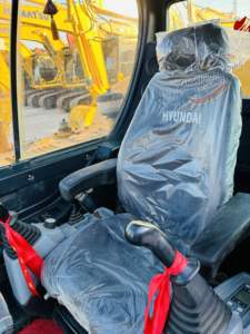 Mini-excavatrice Hyundai 60VS d'occasion à bon prix pour la construction urbaine, l'aménagement paysager, les travaux de terrassement, prête à l'emploi, en bon état - Product Image 2