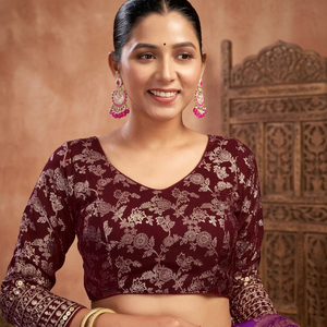 Vêtements ethniques de mariée indiens Collection de blouses de créateurs de prêt-à-porter sans effort en soie Banarasi Élément de mode vintage élégant - Product Image 3