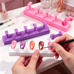 Support de présentation pour faux ongles en forme de cœur, couleur bonbon, en plastique non magnétique, pour salon de manucure - Product Image 1
