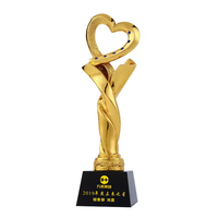 Souvenirs sportifs Cadeaux Trophée personnalisé Plaque Résine Or Argent Bronze Cristal Coeur Trophée Trophées en forme de coeur