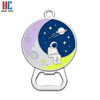 Ouvre-bouteille en métal plaqué sur mesure, thème spatial : casque d'astronaute, fusée, OVNI, lune - Fabrication usine avec 20 ans d'expérience