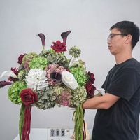 Arreglo Floral de Boda en Tendencia 2027, 60 cm, Combinación de Borgoña y Verde, Hortensia, Lirio de Cala, Centro de Mesa con Bola de Flores Artificiales