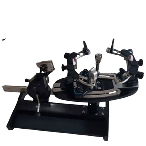 Machine à cordage de raquettes de tennis, de badminton et de squash automatisée et informatisée de haute précision pour les magasins de sport professionnels - Product Image 6