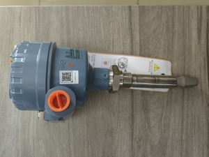 Sensor de nivel de horquilla vibratoria 2120 con alarma alta/baja, acero inoxidable 316L, precisión del 0.1% - Product Image 2