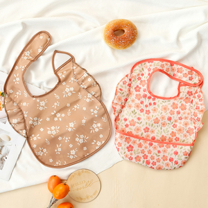 OEM/ODM 아기 민소매 유니섹스 턱받이, 어린이 방수 턱받이, 포켓이 있는 유아용 앞치마, 맞춤 서비스 지원 - Product Image 1