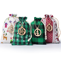Sac cadeau en coton à carreaux de Noël avec cordon de serrage, ensemble de calendrier de l'Avent 24 pièces, pochette suspendue avec étiquettes numérotées en bois, décoration de Noël