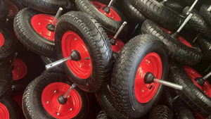 <span class=keywords><strong>Roue</strong></span> de brouette pneumatique en caoutchouc 4.80/4.00-8 de <span class=keywords><strong>400</strong></span> <span class=keywords><strong>mm</strong></span> pour chariot à main et outils de jardin, avec jante en acier rouge de 16 pouces, pour le marché européen - Product Image 4