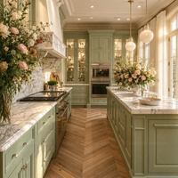 Ensemble d'armoires de cuisine en bois massif de style européen modulaire personnalisé avec finition brillante, cuisine de villa et îlot en marbre