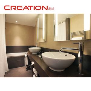 Mobilier d'hôtel de luxe ensemble de lit King Size en cuir tufté avec tables de chevet intégrées et chaise canapé - Product Image 6