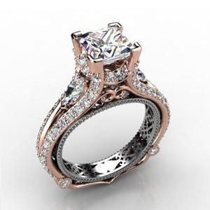 Anillo de Diamantes en Oro Rosa F534, Corte Princesa, Diamante Natural, Anillo de Compromiso para Mujer, Color D, con Piedras Laterales - Product Image 1