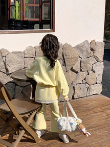 เสื้อสเวตเชิ้ตเด็กผู้หญิงลายสปริงดีไซน์ 105 พร้อมกางเกงขายาว ชุดเสื้อผ้าเด็กเล็กสีเหลืองล้วน 2 ชิ้น ขายส่ง - Product Image 4