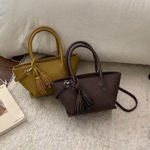 Bolso Tote de Mujer Vintage de Gamuza PU con Cierre de Cremallera y Borlas Decorativas, Bolso de Mano 2 en 1 para Uso Diario Casual y Elegante - Product Image 3