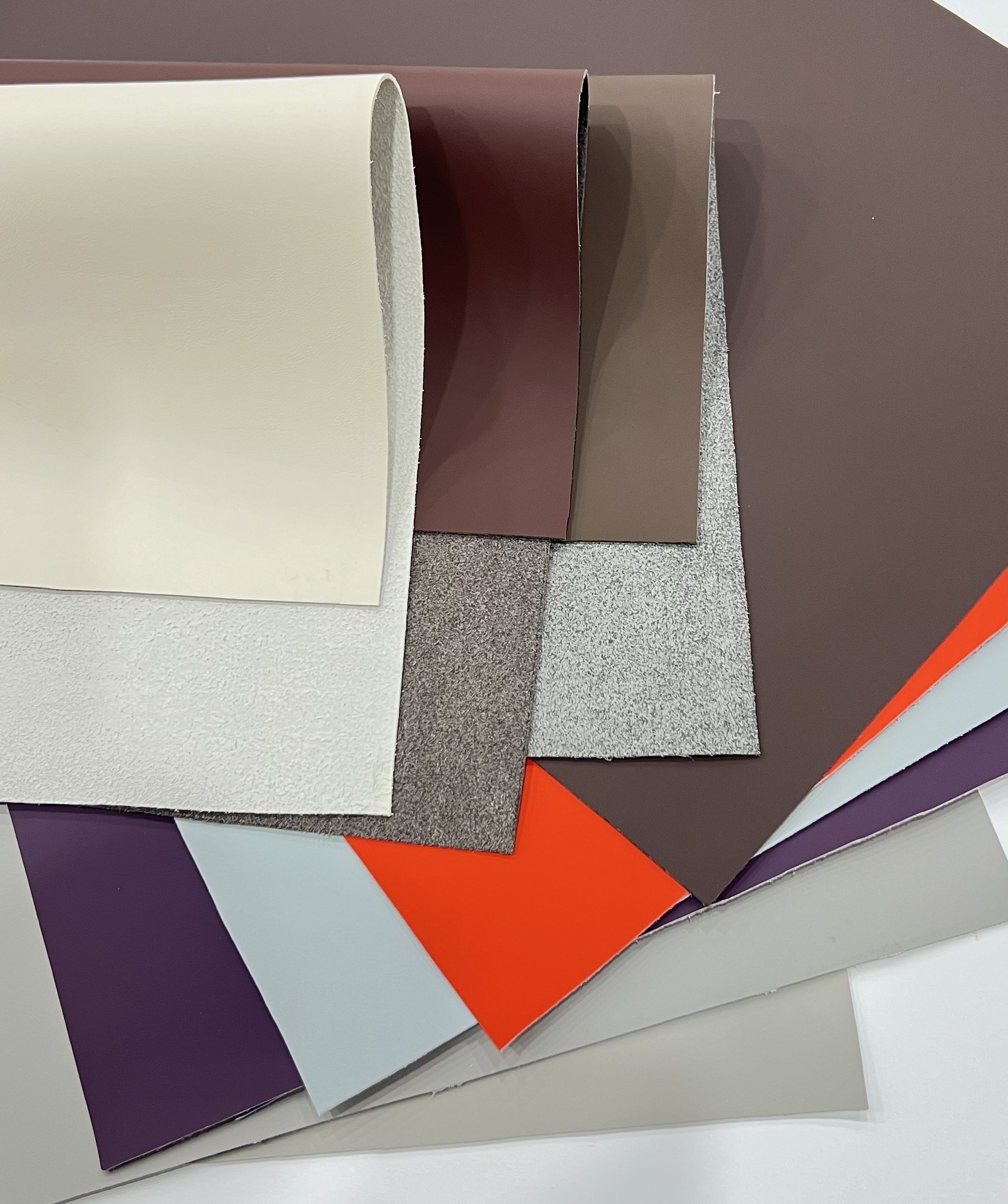 High Quality Synthetic PVC Leather Fabric for Bag Luggage Upholstery Automotive Interiors Home Decoration Water&Stain Resistant