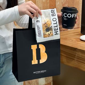 Bolsa de Papel Kraft Biodegradable Personalizada con Logotipo Estampado en Caliente para Panadería, Comida para Llevar, con Asas Planas - Product Image 4