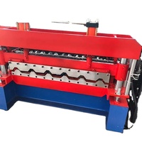 Machine de production de tôles de toiture IBR en Chine avec moteur, pompe et boîte de vitesses pour une production efficace et durable de tôles de toiture répondant aux normes de construction locales