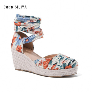Sandales compensées Coco SILIYA à bout fermé, lacets, semelle en paille, imprimé floral, chaussures de printemps pour femmes - Product Image 4