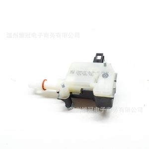 Actuador de Cierre para Tapa de Tanque de Combustible Skoda 18D810773A, Tipo Botón, Sistema de Cierre Centralizado Metálico - Product Image 4