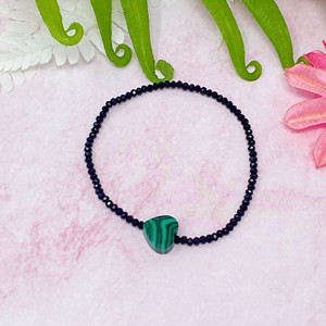 สร้อยข้อมือยืดหยุ่นรูปหัวใจประดับด้วยหินกึ่งมีค่า - Product Image 1