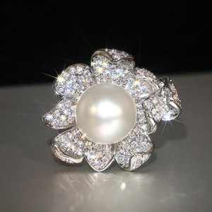 Anello con Fiore di Camelia e Zirconi per Donne, Gioiello di Lusso in Stile Coreano, Regalo di Moda Chic - Product Image 2