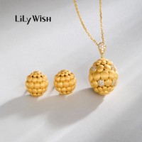 Collier pendentif sphérique plaqué or vintage avec pavé de zirconiums cubiques, breloque boule nid d'abeille texturée, bijoux fins rétro