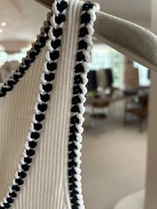 Gilet en laine et tissu unique avec bord crocheté à la main, respirant et anti-rides, design décontracté, logo avant - Product Image 4