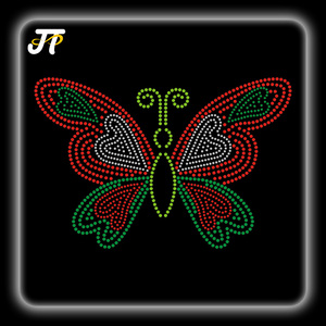 Venta al por mayor de diamantes de imitación personalizados Transferencia de Calor Tiger Skull Cross diseños Hotfix hierro en apliques para camisetas sudaderas con capucha bolsas - Product Image 4