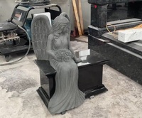 Statue d'ange assis en granit de style européen