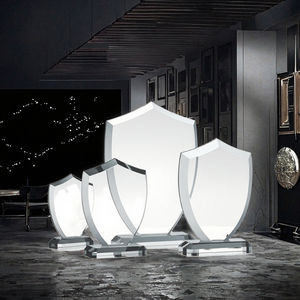 جائزة كريستال عالية الجودة رائجة البيع كهدية تجارية، درع فارغ من الكريستال K9 مع حواف مشطوفة ونقش بالليزر ثلاثي الأبعاد للتذكارات - Product Image 3